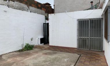 Departamento Tipo Casa en venta en Bernal Oeste