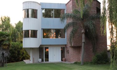 Venta y alquiler casa barrio cerrado country nautico en Isla Santa Monica, Delta