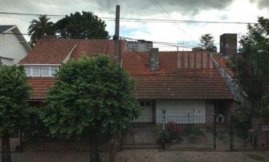 VENTA AMPLIO PH EN 3 PLANTAS. QUILMES.