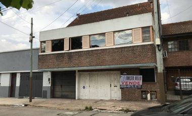 VENTA AMPLIO PH EN 3 PLANTAS. QUILMES.