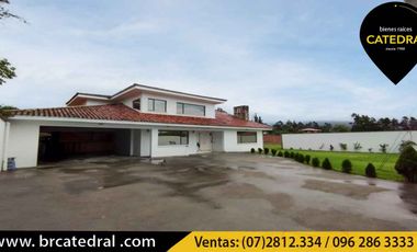 Villa Casa Edificio de venta en San Joaquin  – código:20828