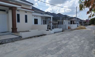 EXCLUSIVE RUMAH MURAH DI LINGKUNGAN CLUSTER LOKASI JALAN DELIMA