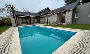 En venta: Casa 5 ambientes en Barrio privado Rumenco / Los Pinos