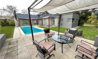 En venta: Casa 5 ambientes en Barrio privado Rumenco / Los Pinos