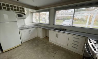 En venta: Casa 5 ambientes en Barrio privado Rumenco / Los Pinos