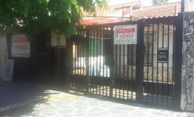 PROPIEDAD MULTIFAMILIAR, CASA 3 AMB + DEPARTAMENTO 2 AMB + DE MONOAMBIENTE