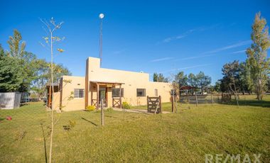 Venta Casa  4 Ambientes Pileta Quincho y Canchita