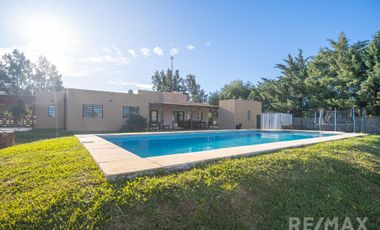 Venta Casa  4 Ambientes Pileta Quincho y Canchita