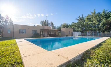 Venta Casa  4 Ambientes Pileta Quincho y Canchita