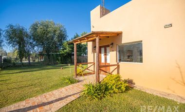 Venta Casa  4 Ambientes Pileta Quincho y Canchita