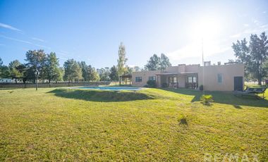 Venta Casa  4 Ambientes Pileta Quincho y Canchita