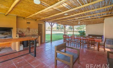 Venta Casa  4 Ambientes Pileta Quincho y Canchita
