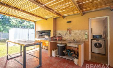 Venta Casa  4 Ambientes Pileta Quincho y Canchita