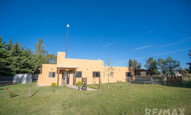 Venta Casa  4 Ambientes Pileta Quincho y Canchita
