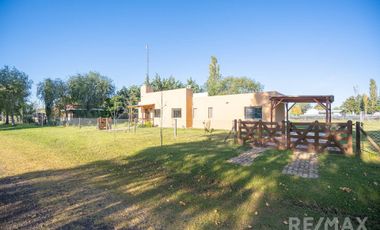 Venta Casa  4 Ambientes Pileta Quincho y Canchita