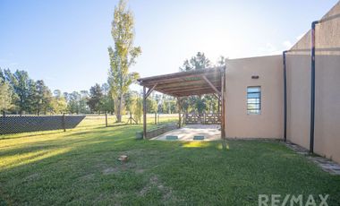 Venta Casa  4 Ambientes Pileta Quincho y Canchita