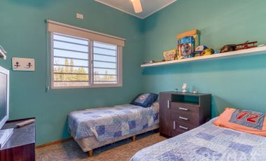 Venta Casa  4 Ambientes Pileta Quincho y Canchita