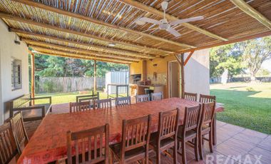Venta Casa  4 Ambientes Pileta Quincho y Canchita
