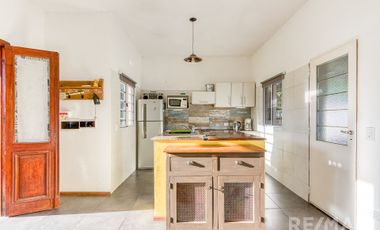 Venta Casa  4 Ambientes Pileta Quincho y Canchita
