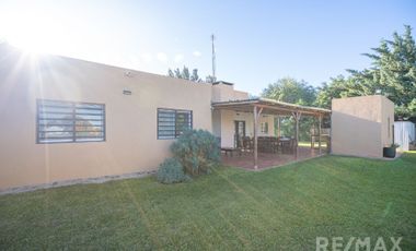 Venta Casa  4 Ambientes Pileta Quincho y Canchita