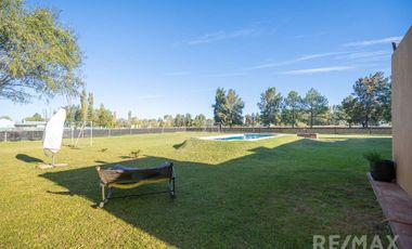 Venta Casa  4 Ambientes Pileta Quincho y Canchita