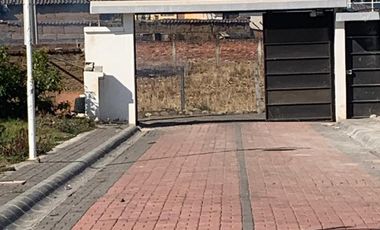 ¡Lote Exclusivo en Venta en la Mejor Zona de Guaranda - Urbanización La Camila!