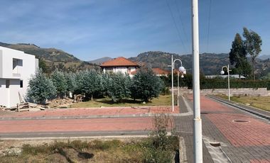 ¡Lote Exclusivo en Venta en la Mejor Zona de Guaranda - Urbanización La Camila!