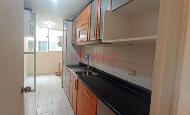 Se Alquila Acogedor Departamento En 4To Piso Con Cochera Y Ascensor – Condominio Parques De Surco I