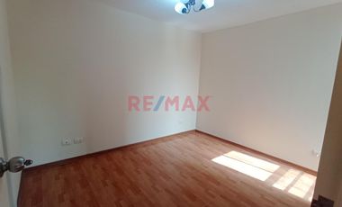 Se Alquila Acogedor Departamento En 4To Piso Con Cochera Y Ascensor – Condominio Parques De Surco I