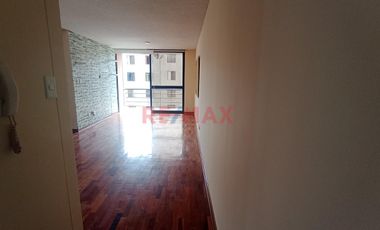 Se Alquila Acogedor Departamento En 4To Piso Con Cochera Y Ascensor – Condominio Parques De Surco I