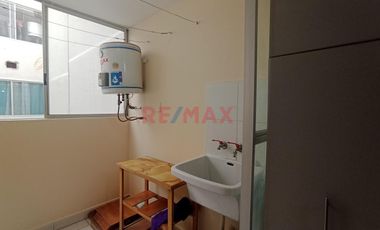 Se Alquila Acogedor Departamento En 4To Piso Con Cochera Y Ascensor – Condominio Parques De Surco I