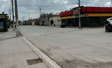 SE RENTA TERRENO sobre avenida principal, con uso de suelo comercial. Plano.