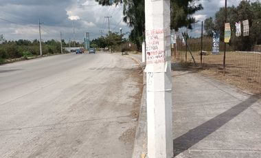 SE RENTA TERRENO sobre avenida principal, con uso de suelo comercial. Plano.