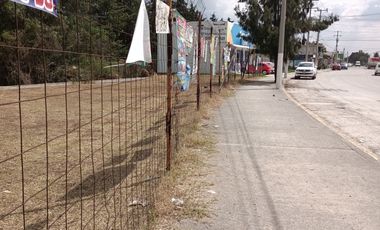 SE RENTA TERRENO sobre avenida principal, con uso de suelo comercial. Plano.