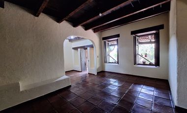 Casa en VENTA con vistas y rodeada de naturaleza cercana al  centro