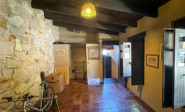 Casa en VENTA con vistas y rodeada de naturaleza cercana al  centro
