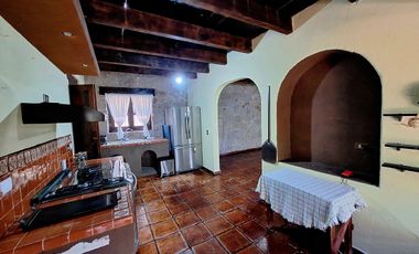 Casa en VENTA con vistas y rodeada de naturaleza cercana al  centro