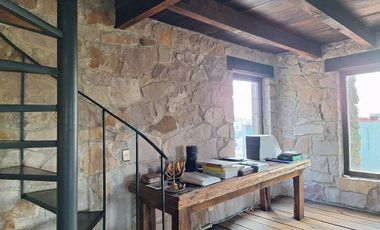 Casa en VENTA con vistas y rodeada de naturaleza cercana al  centro
