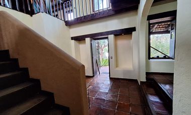 Casa en VENTA con vistas y rodeada de naturaleza cercana al  centro