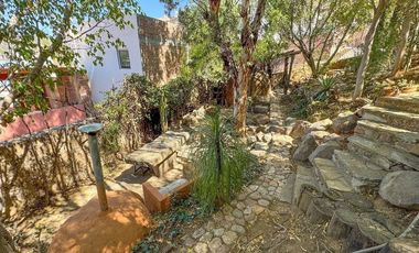 Casa en VENTA con vistas y rodeada de naturaleza cercana al  centro