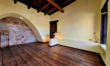 Casa en VENTA con vistas y rodeada de naturaleza cercana al  centro