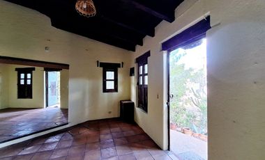 Casa en VENTA con vistas y rodeada de naturaleza cercana al  centro