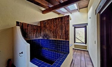 Casa en VENTA con vistas y rodeada de naturaleza cercana al  centro