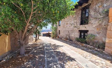 Casa en VENTA con vistas y rodeada de naturaleza cercana al  centro