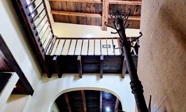 Casa en VENTA con vistas y rodeada de naturaleza cercana al  centro