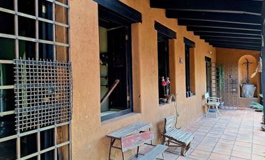 Casa en VENTA con vistas y rodeada de naturaleza cercana al  centro