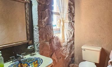 Casa en VENTA con vistas y rodeada de naturaleza cercana al  centro