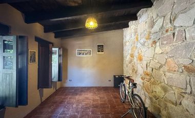 Casa en VENTA con vistas y rodeada de naturaleza cercana al  centro