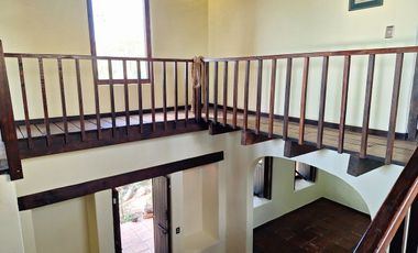 Casa en VENTA con vistas y rodeada de naturaleza cercana al  centro