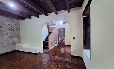 Casa en VENTA con vistas y rodeada de naturaleza cercana al  centro